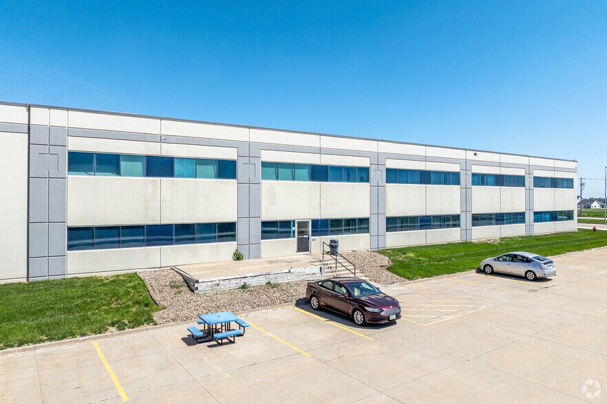 More Photos Of 250 NW 10th St, Waukee Warehouse For Sale