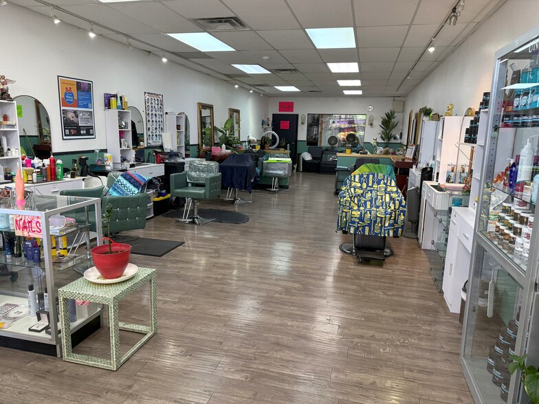 More Photos Of 321-325 S C St, Oxnard Storefront For Lease