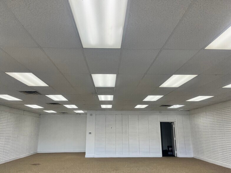 More Photos Of 6211 S Westnedge Ave, Portage Freestanding For Lease