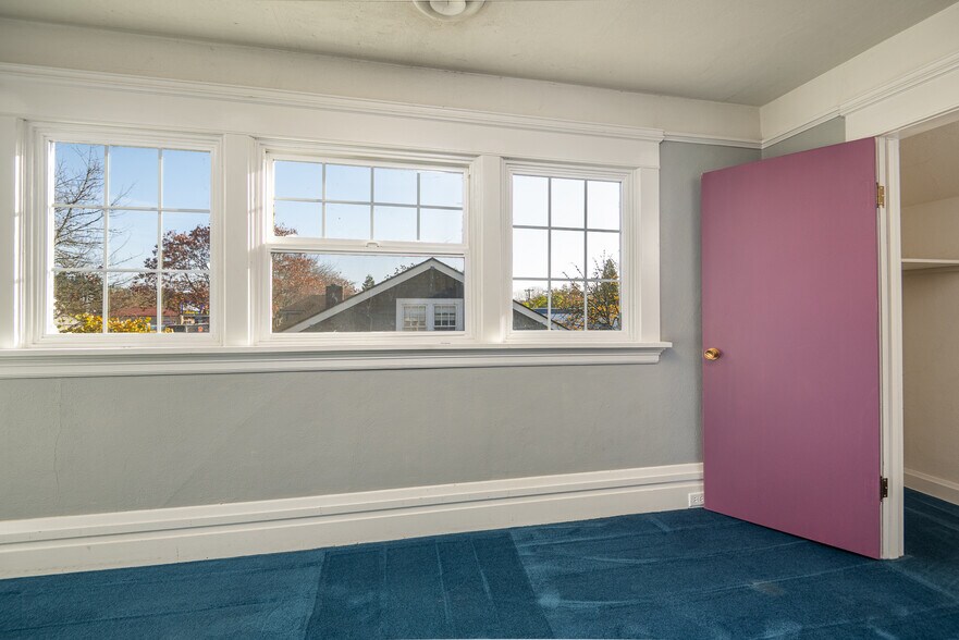 More Photos Of 990 W 7th Ave, Eugene Office For Sale