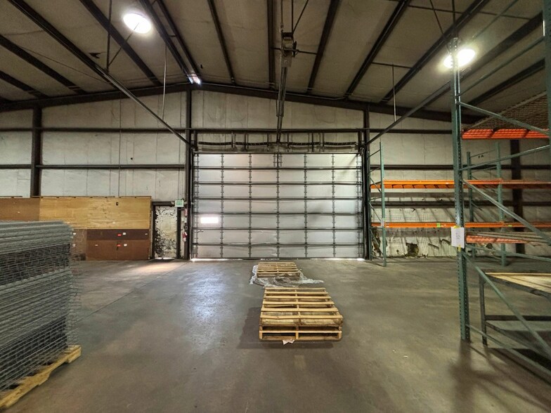 More Photos Of 1312 Westwood Dr, Elkhart Manufacturing For Sale