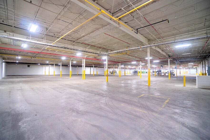 More Photos Of 4200 N Holton St, Milwaukee Warehouse For Lease