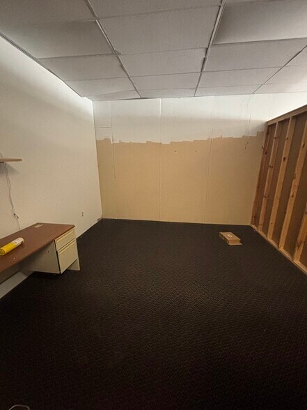 More Photos Of 130 Gateway Dr NE, East Grand Forks General Retail For Lease
