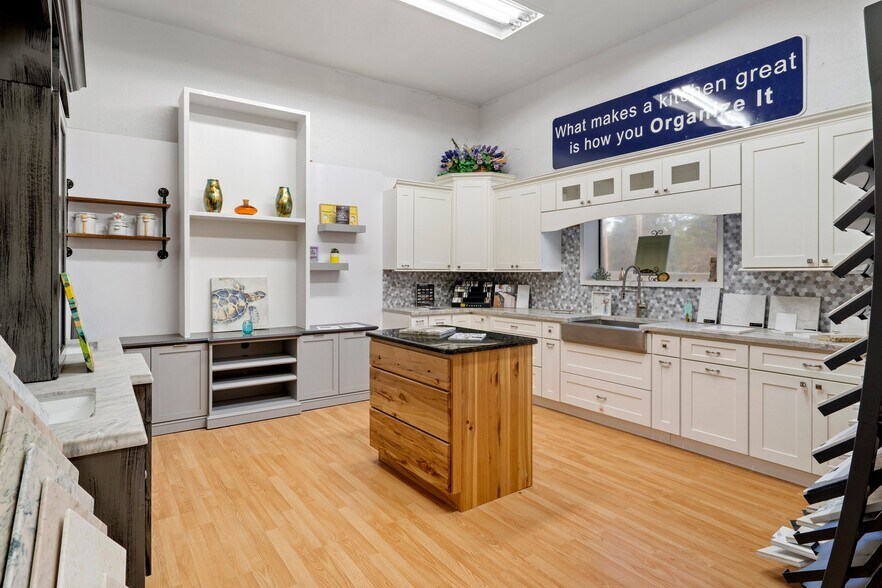 More Photos Of 9926 Denton Ave, Hudson Warehouse For Lease