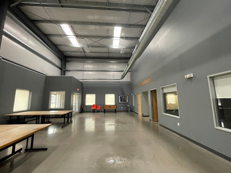 More Photos Of 250 Business Park Dr, Fortville Showroom For Sale