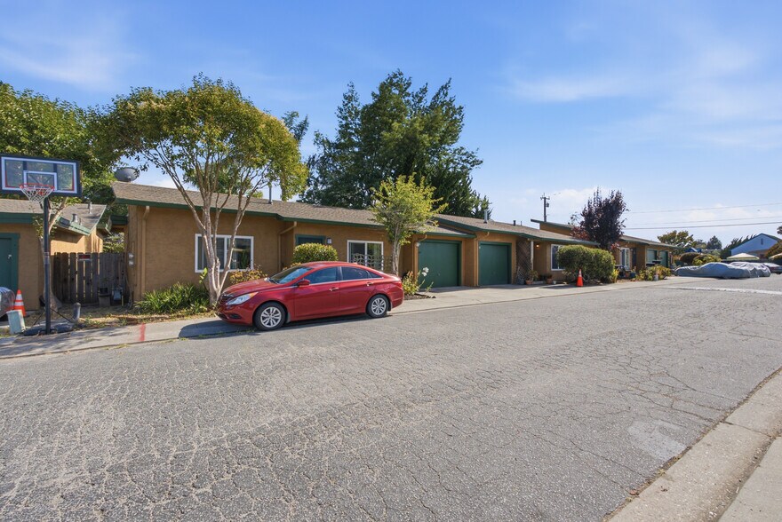 More Photos Of 1584 Chanticleer Ave, Santa Cruz Apartments For Sale