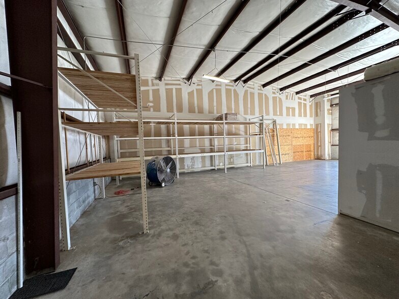 More Photos Of 2164 Platinum Rd, Apopka Light Distribution For Lease