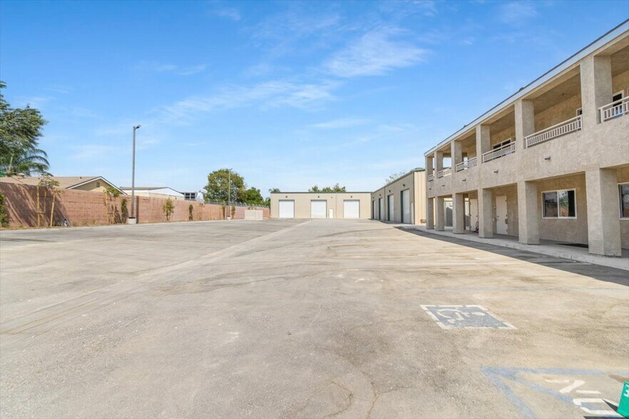 More Photos Of 11185 Roswell Ave, Pomona Warehouse For Lease