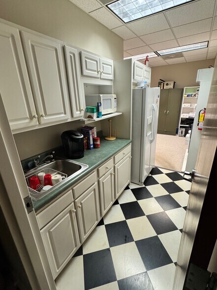 More Photos Of 1022 Hutton Ln, High Point Office For Sale