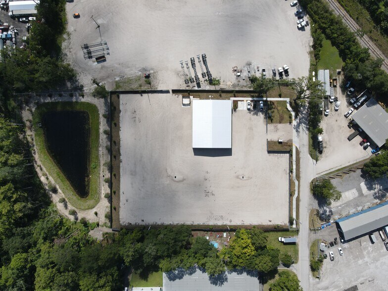 More Photos Of 3535 Rio Grande Ave, Jacksonville Warehouse For Lease