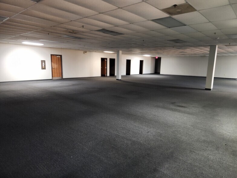 More Photos Of 5557 Nashville Rd, Bowling Green Manufacturing For Lease