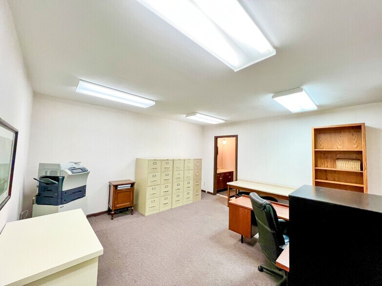 More Photos Of 3540 N Belt W, Belleville Medical For Sale