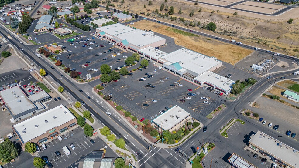 More Photos Of 1595 NE 3rd St, Prineville Storefront For Lease