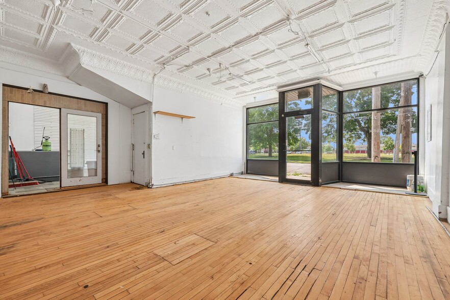 More Photos Of 2710-2712 17th St, Racine Storefront Retail Residential For Sale