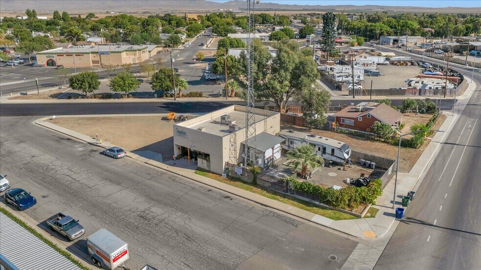 More Photos Of 100 1st St, Coalinga Radio TVTransmission Facilities For Sale