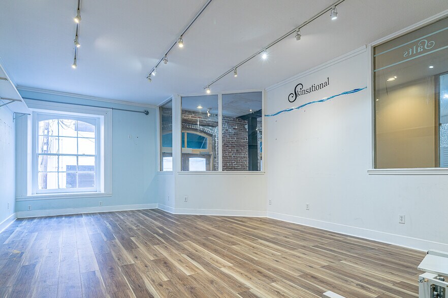 More Photos Of 2309 Strand St, Galveston Storefront Retail Residential For Lease
