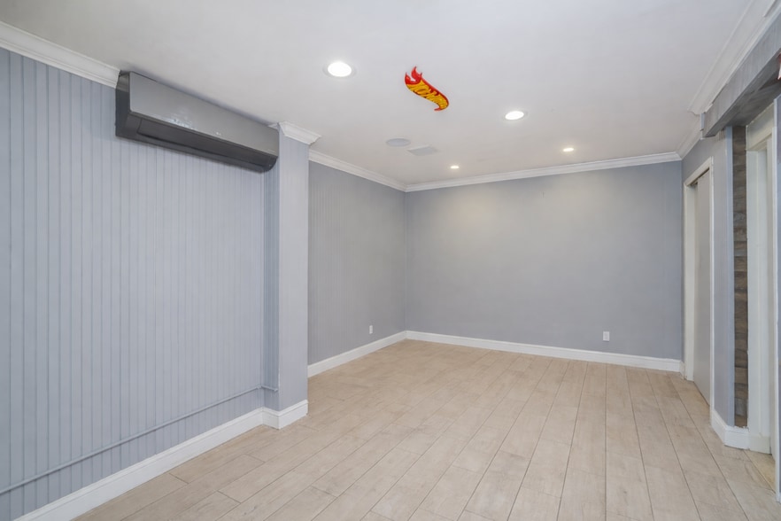 More Photos Of 1794 E 49th St, Brooklyn Auto Repair For Sale