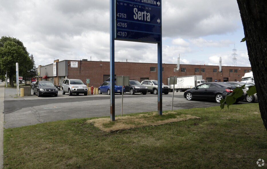 More Photos Of 4629-4665 Boul des Grandes-Prairies, Montréal Warehouse For Lease