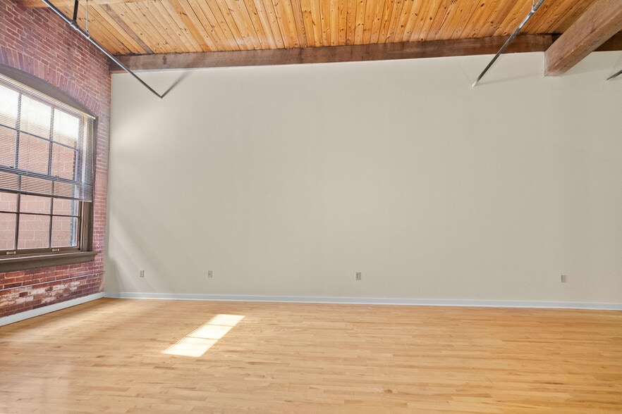 More Photos Of 1-49 N Howard St, Baltimore Unknown For Lease