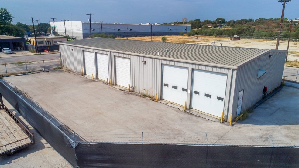 More Photos Of 4711 Broom St, San Antonio Warehouse For Sale