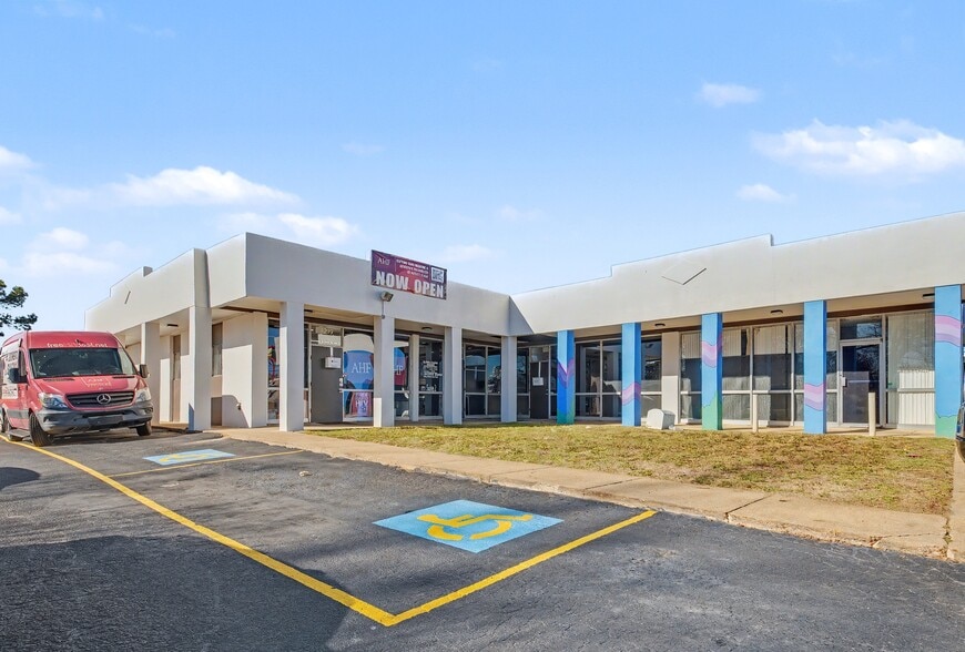 More Photos Of 4299 Elvis Presley Blvd, Memphis Medical For Lease