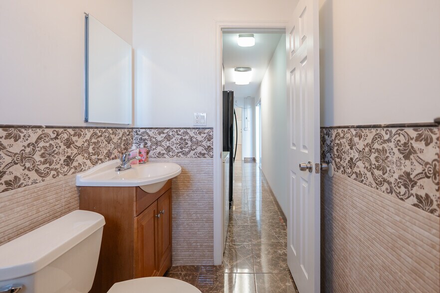 More Photos Of 2301-2325 NW 30th St, Oakland Park Warehouse For Sale