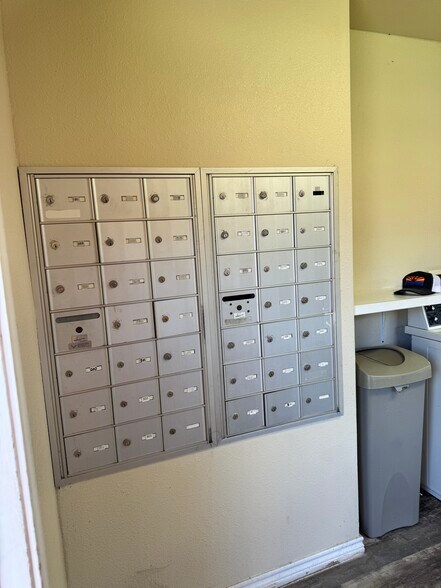 More Photos Of 111 W Hird St, Gainesville Apartments For Sale