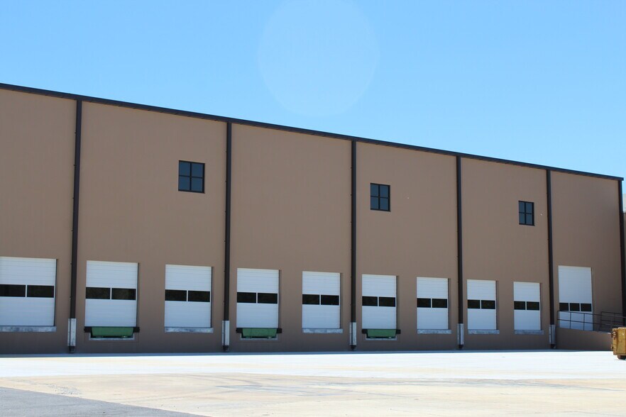 More Photos Of 8215 Westside Industrial, Jacksonville Unknown For Lease