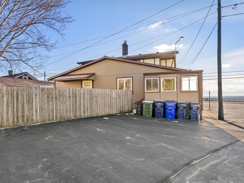 More Photos Of 4220 Memorial Dr, Two Rivers Bar For Sale