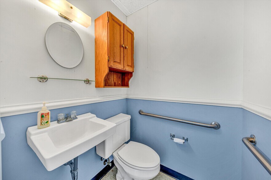 More Photos Of 1930 Braeburn Dr, Salem Medical For Sale