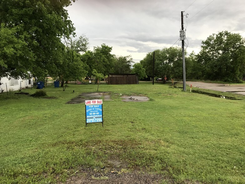 More Photos Of 302 E Parsons St, Manor Land For Sale
