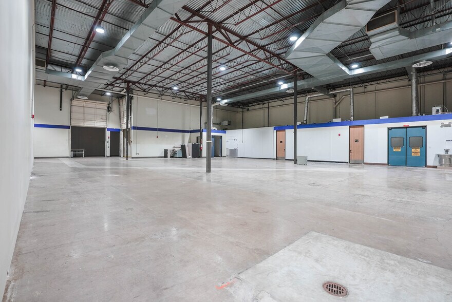 More Photos Of 10410 Corporate Dr, Sugar Land Research And Development For Lease