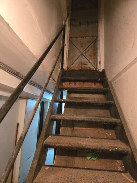 More Photos Of 26 Eldridge St, New York Apartments For Sale