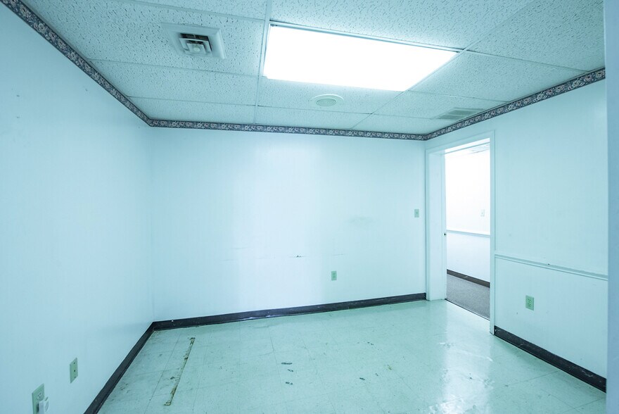 More Photos Of 493 Main St, Warsaw Medical For Sale