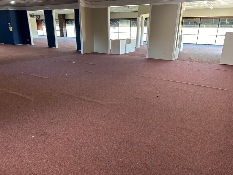 More Photos Of 60 Macarthur Dr, Alexandria Freestanding For Lease