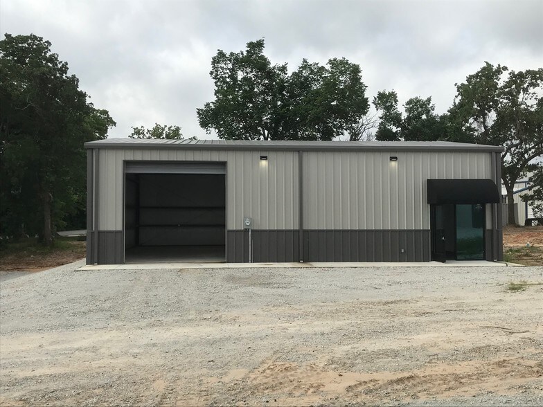 More Photos Of 1011 Upper Denton Rd, Weatherford Warehouse For Lease