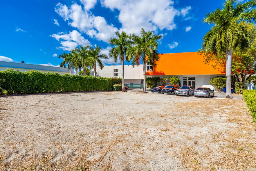 More Photos Of 3620 NE Miami Pl, Miami General Retail For Sale