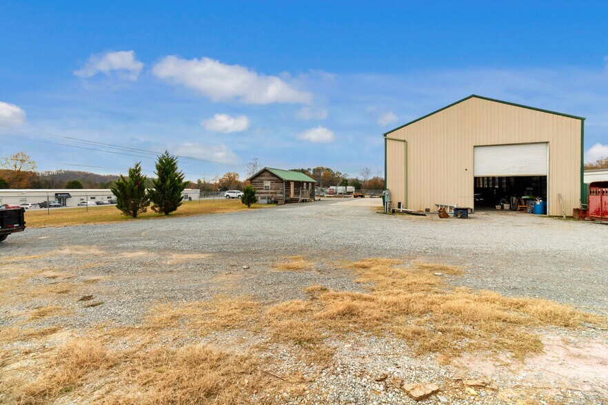 More Photos Of 372 Jones St, Decatur Industrial For Lease