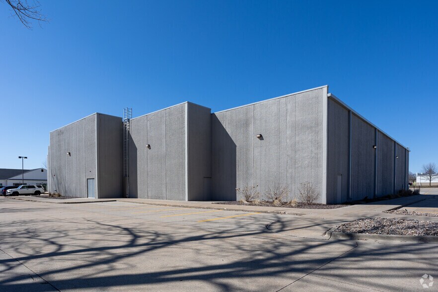 More Photos Of 2829 S Ankeny Blvd, Ankeny General Retail For Sale