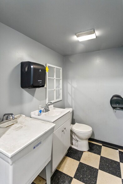 More Photos Of 101 E Commercial St, Miami General Retail For Sale