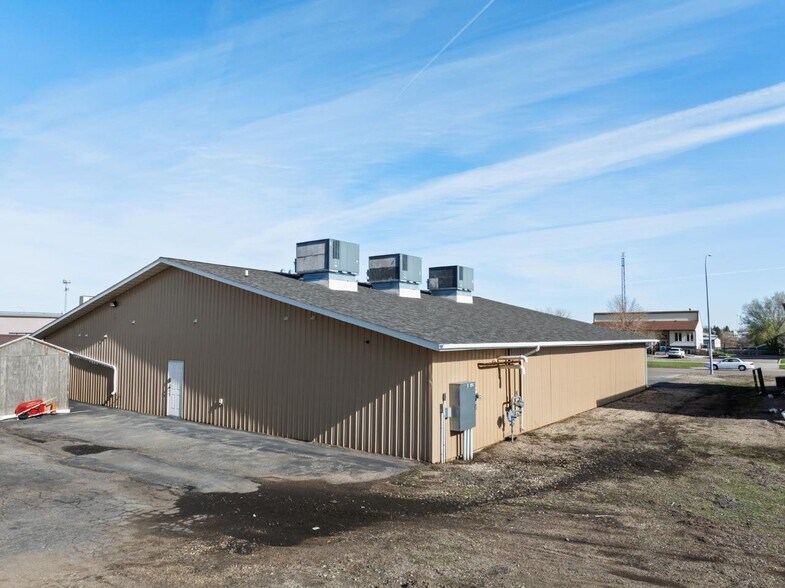 More Photos Of 625 SW 31st Ave, Minot Freestanding For Sale