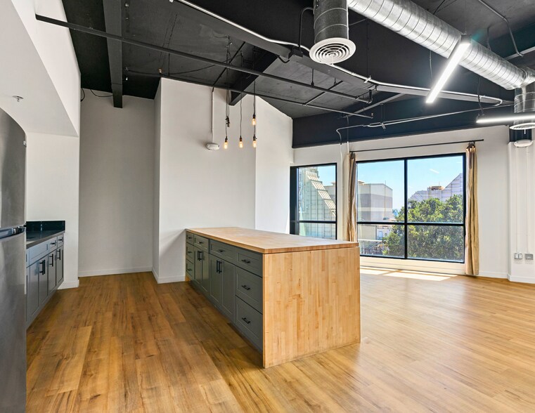 More Photos Of 135 W Magnolia Blvd, Burbank Loft Creative Space For Lease