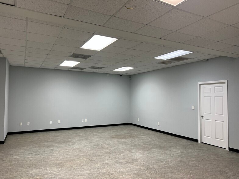 More Photos Of 166 Commerce Pky, Cornelia Office For Lease