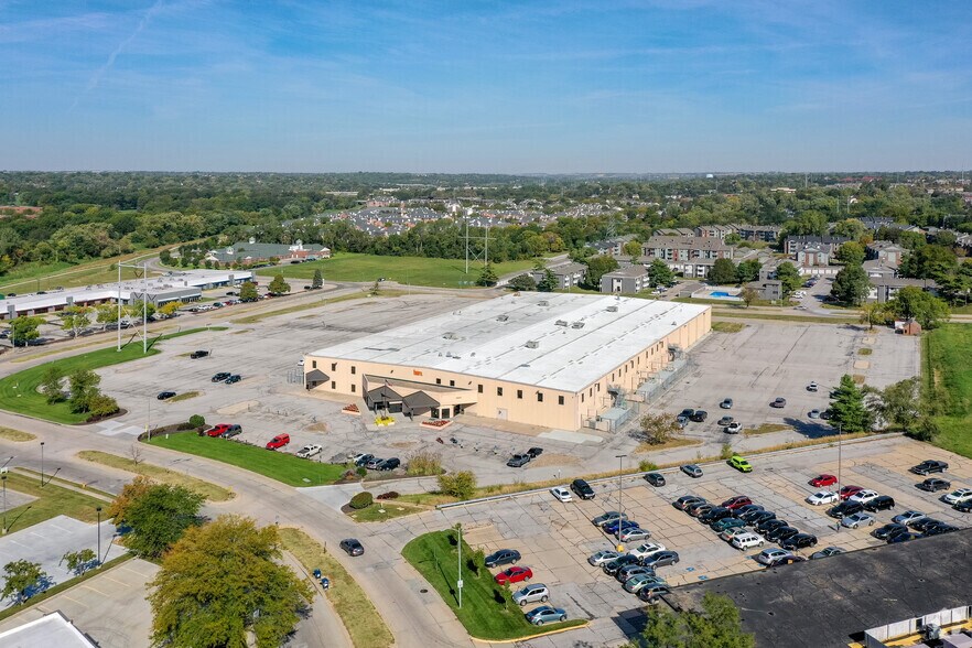 More Photos Of 10910 Mill Valley Rd, Omaha Light Distribution For Sale