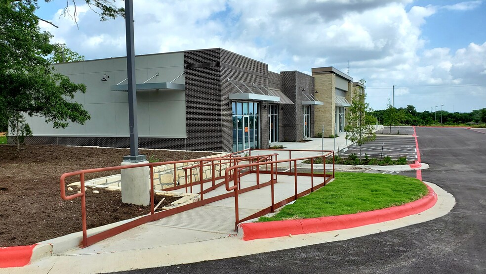 More Photos Of 160 W Loop 121, Belton Restaurant For Lease