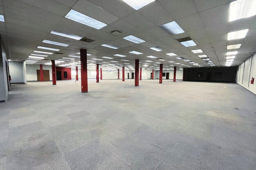 More Photos Of 29401 Stephenson Hwy, Madison Heights Light Manufacturing For Sale