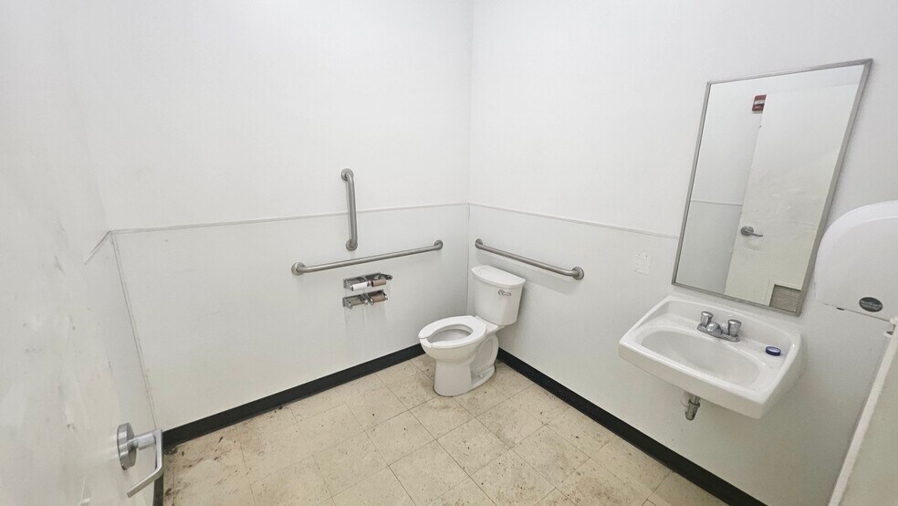 More Photos Of 5732 McClellan Hwy, Branchland Freestanding For Lease