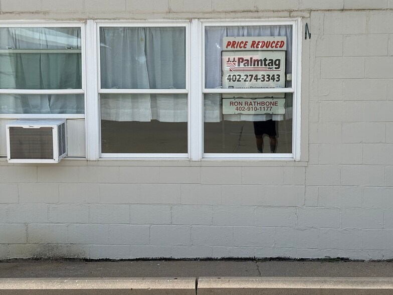 More Photos Of 833 Nemaha St, Humboldt Freestanding For Sale