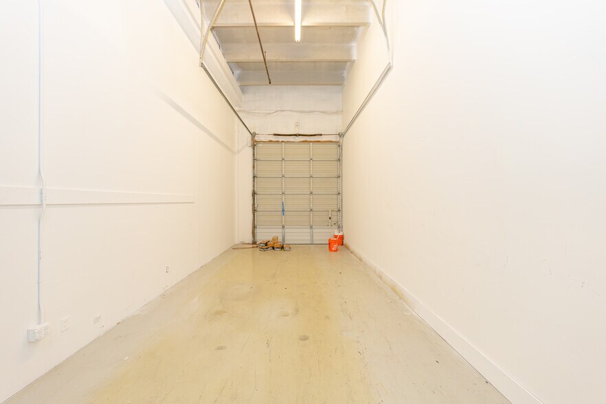More Photos Of 4095 N 28th Way, Hollywood Warehouse For Lease