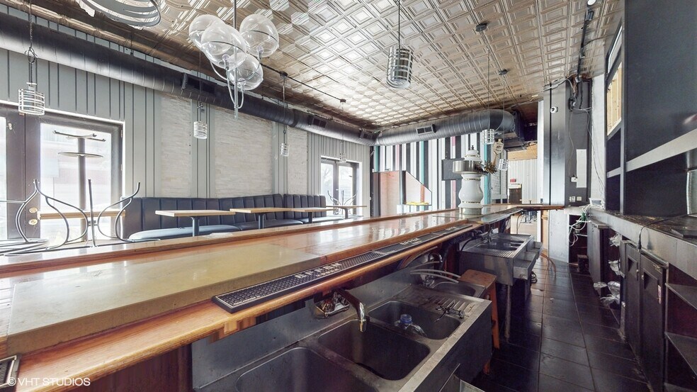 More Photos Of 2500 N Ashland Ave, Chicago Restaurant For Lease